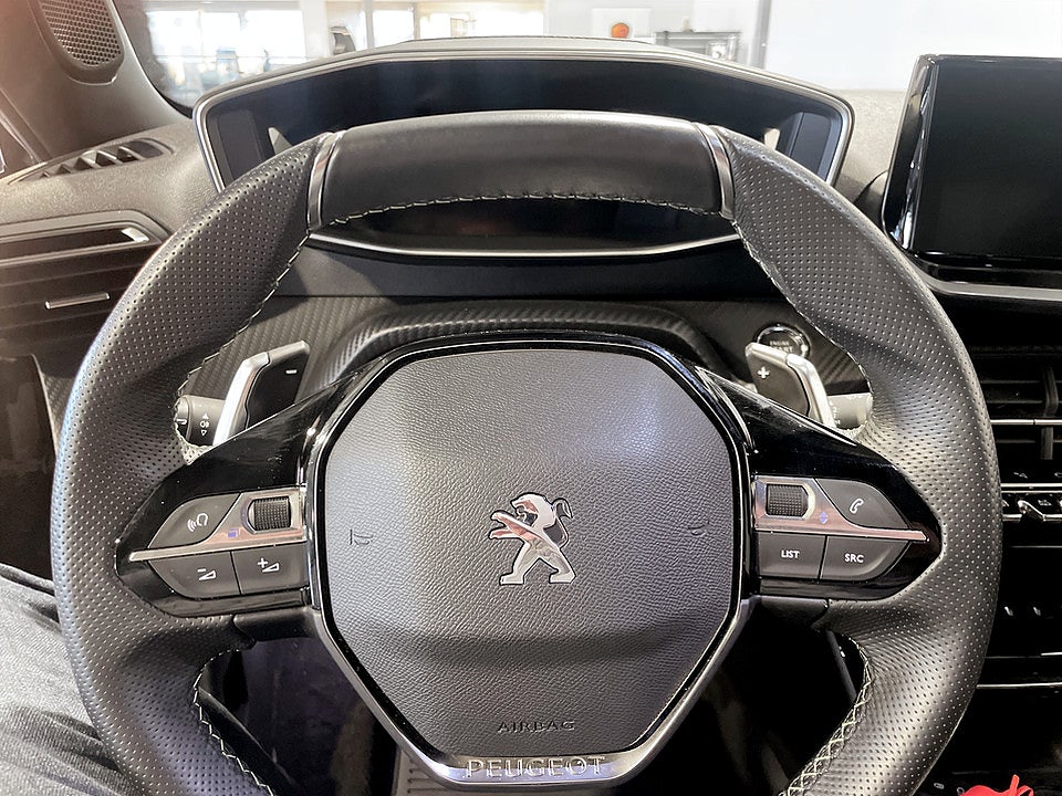 Bild på Peugeot 2008 GT 1.2 PT 130hk Aut B-KAMERA CARPLAY