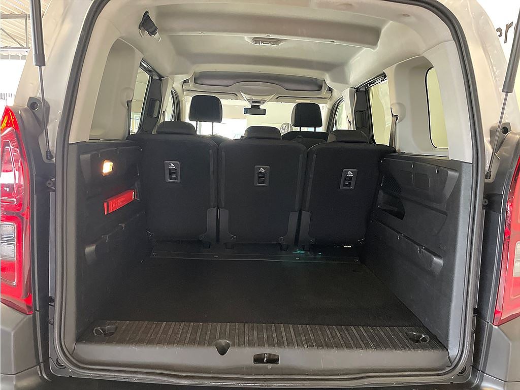 Bild på Citroën e-Berlingo Shine 50kWh 5-sits B-kamera, Nav, sensor