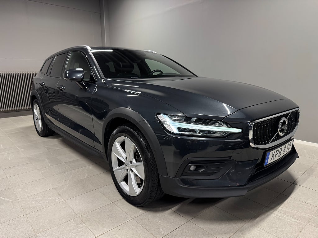 Volvo V60 Cross Country D4 AWD Momentum Pro H/K Voc Pano HuD Skinn Navi Drag