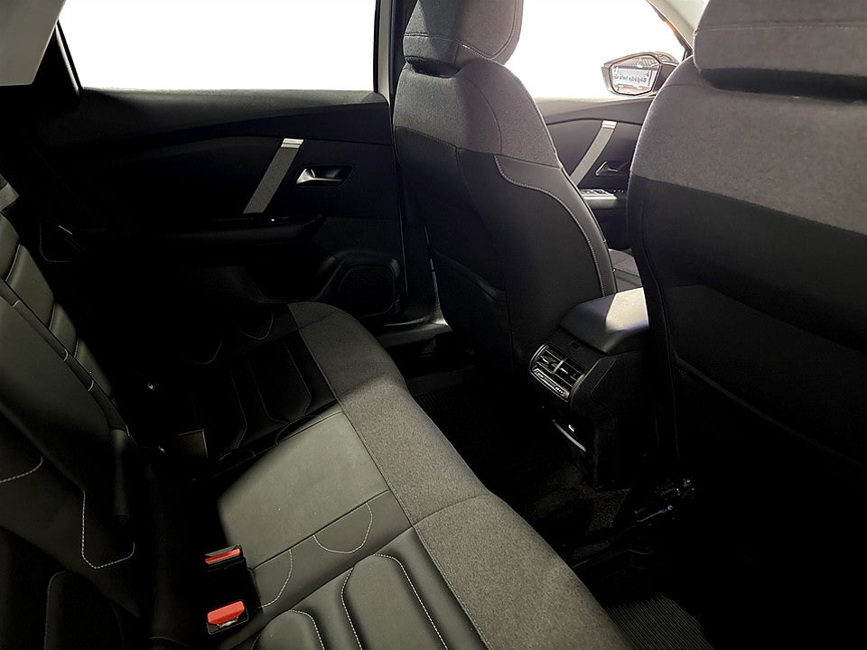 Bild på Citroën C4-X Shine 1.2 PT 130hk Aut B-KAMERA CARPLAY