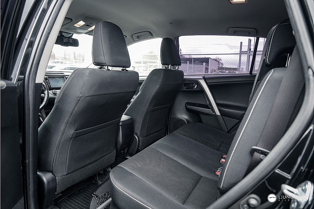 Toyota RAV4 Hybrid 2.5 AWD 197hk / Drag / B-Kamera