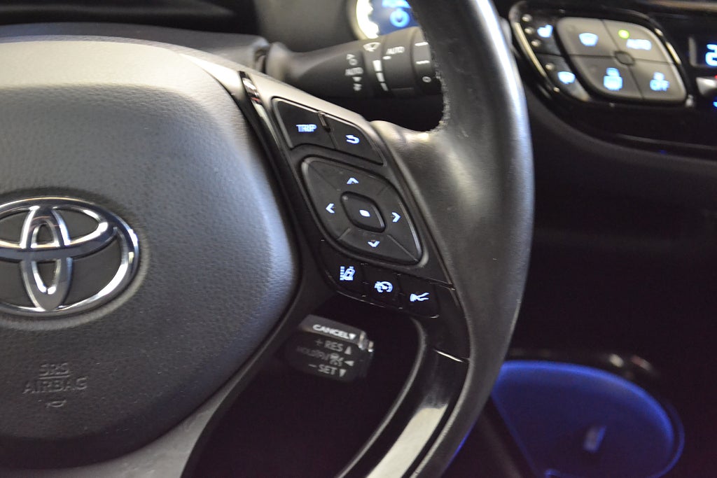 Toyota C-HR Hybrid CVT X-Edition Dragkrok Kamera Rattvärme M-Värm 2019