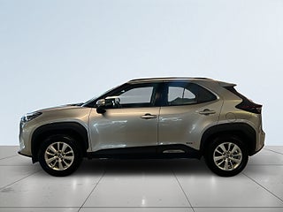 Toyota Yaris Cross Hybrid 115 AWD MOMS B-kamera Motorvärm Adaptiv S&V-däck – bild 4