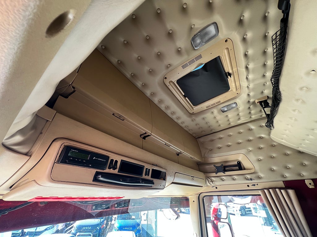 Scania R560 V8 6x4 Lastväxlare, Tandem