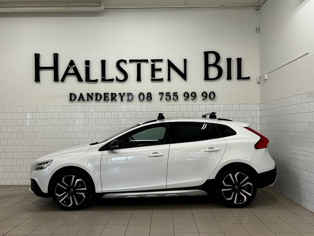 Volvo V40 Cross Country D2 Momentum Navi Backkamera VOC Svensksåld