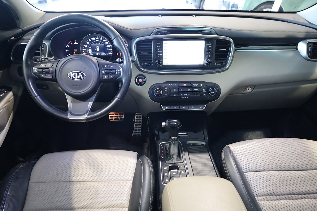 Kia Sorento 2.2 CRDi AWD AUT Drag M-Värme Pano 360 Navi Läder 7-sit 2016