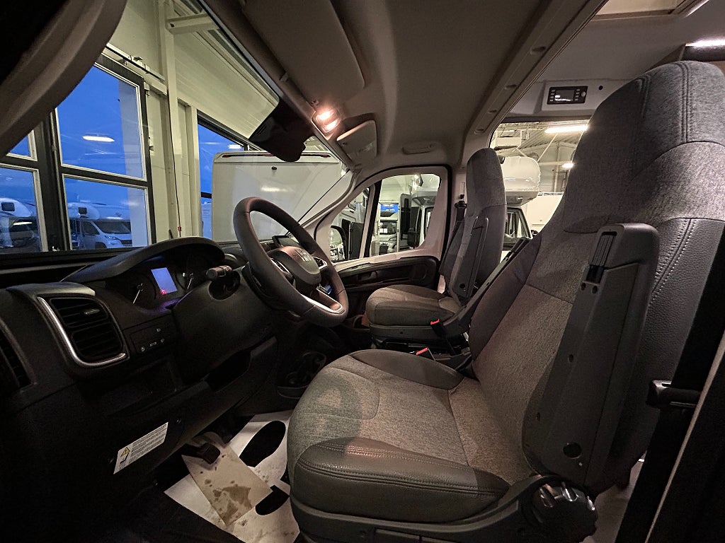 Sun Living V 65 GX /Dieselvärme / Höj & Sänkbarsäng / Automat / B-körkort/ - Sun Living