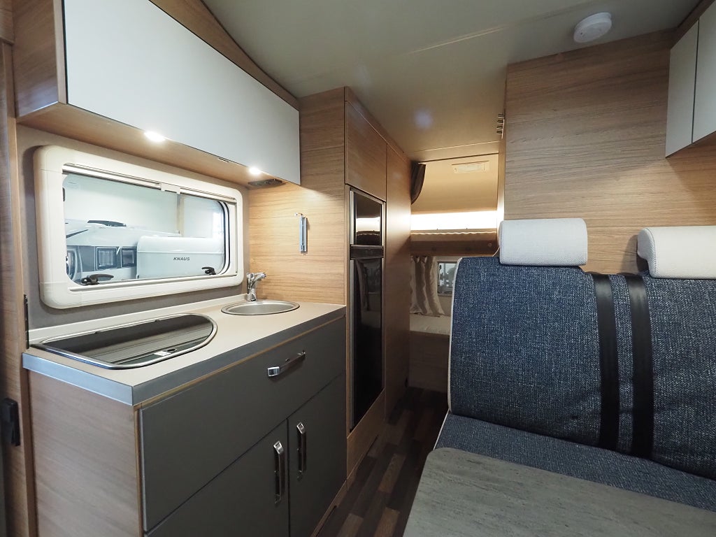 Weinsberg CaraHome 600 DKG AUT I 3500kg I Solcell I 6st Bältade Platser