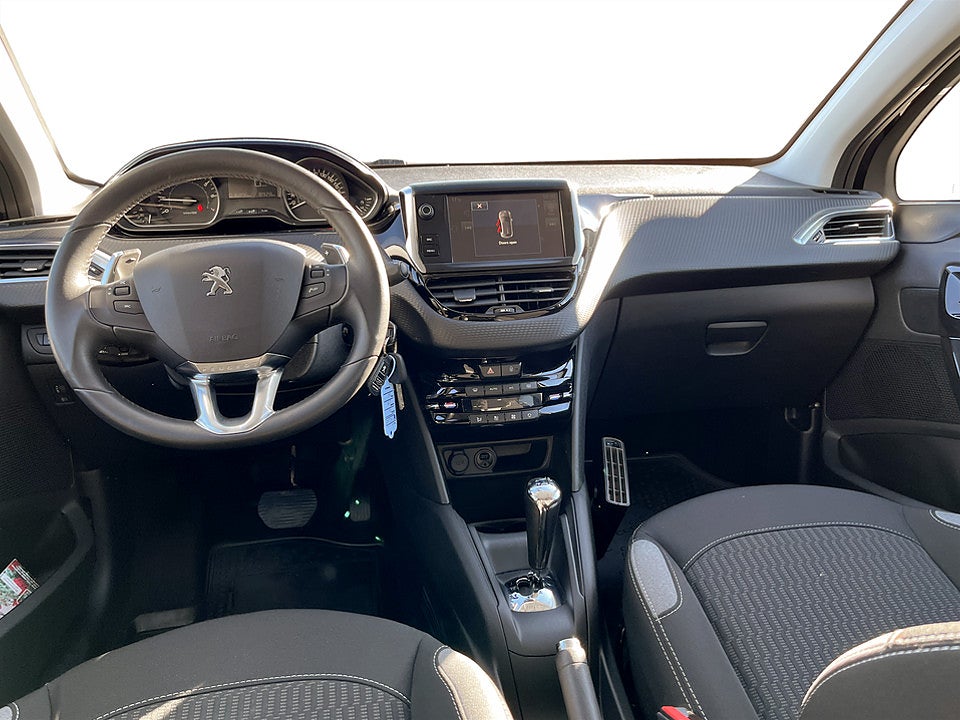Bild på Peugeot 208 5D Style 1.2 PT 82hk Aut PANO BACKSENSORER
