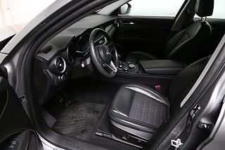 SUV Alfa Romeo Stelvio 12 av 27