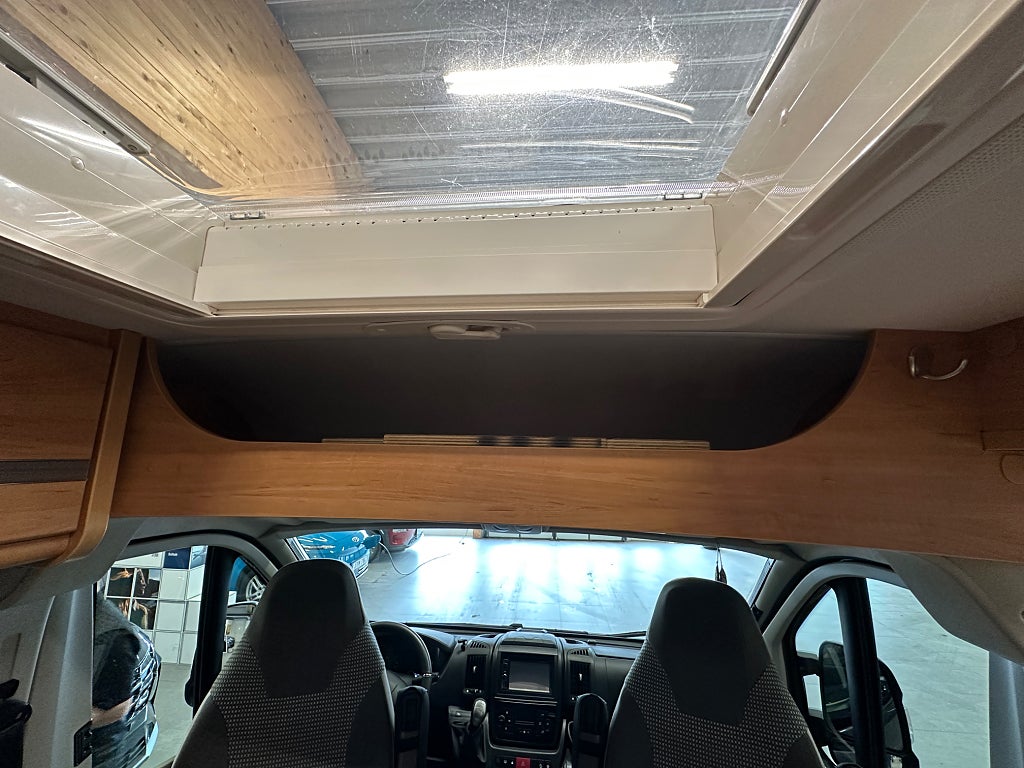 Pössl Roadstar 600 L,  Långbädd, 5.99 m , Automat thumbnail