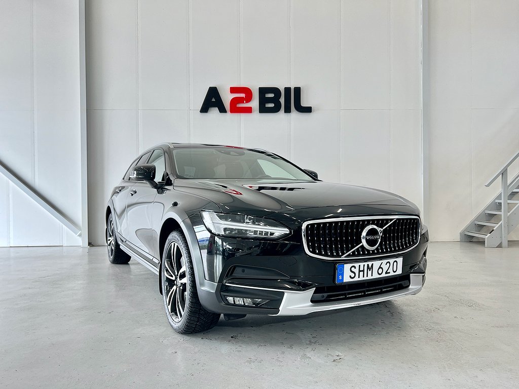 Volvo V90 Cross Country D4 AWD Momentum Plus /Keyless /Pano