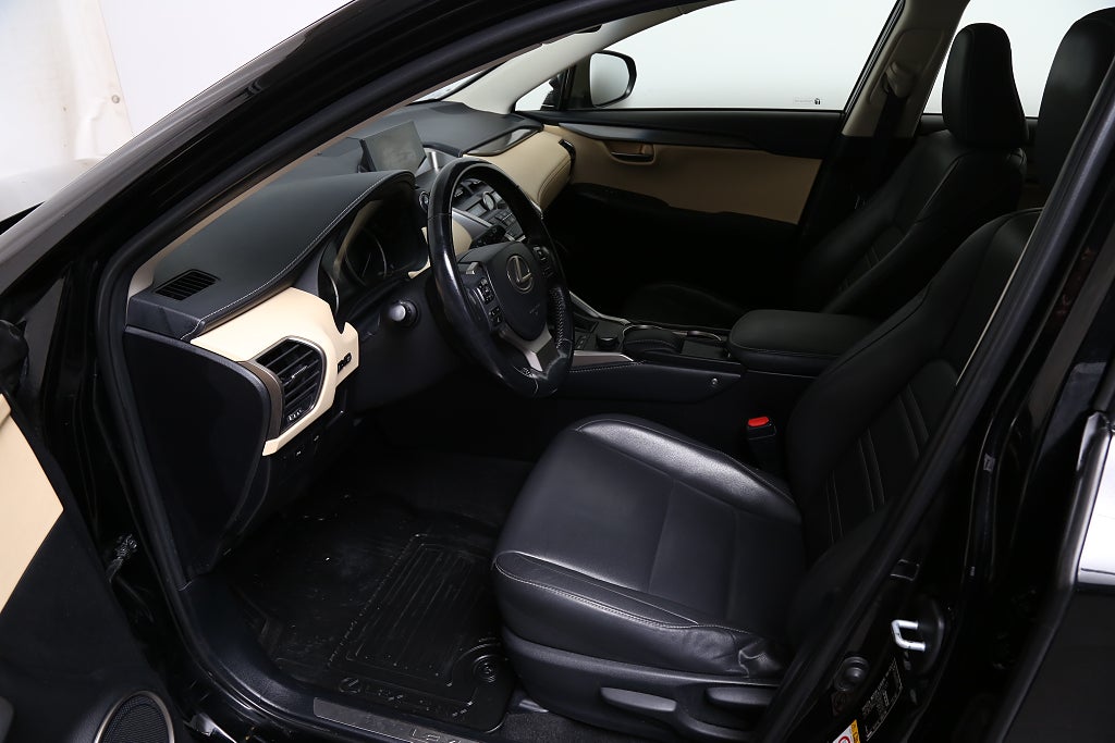 Lexus NX 300h AWD E-CVT Business Line 197hk Skinn Dragkrok 2015