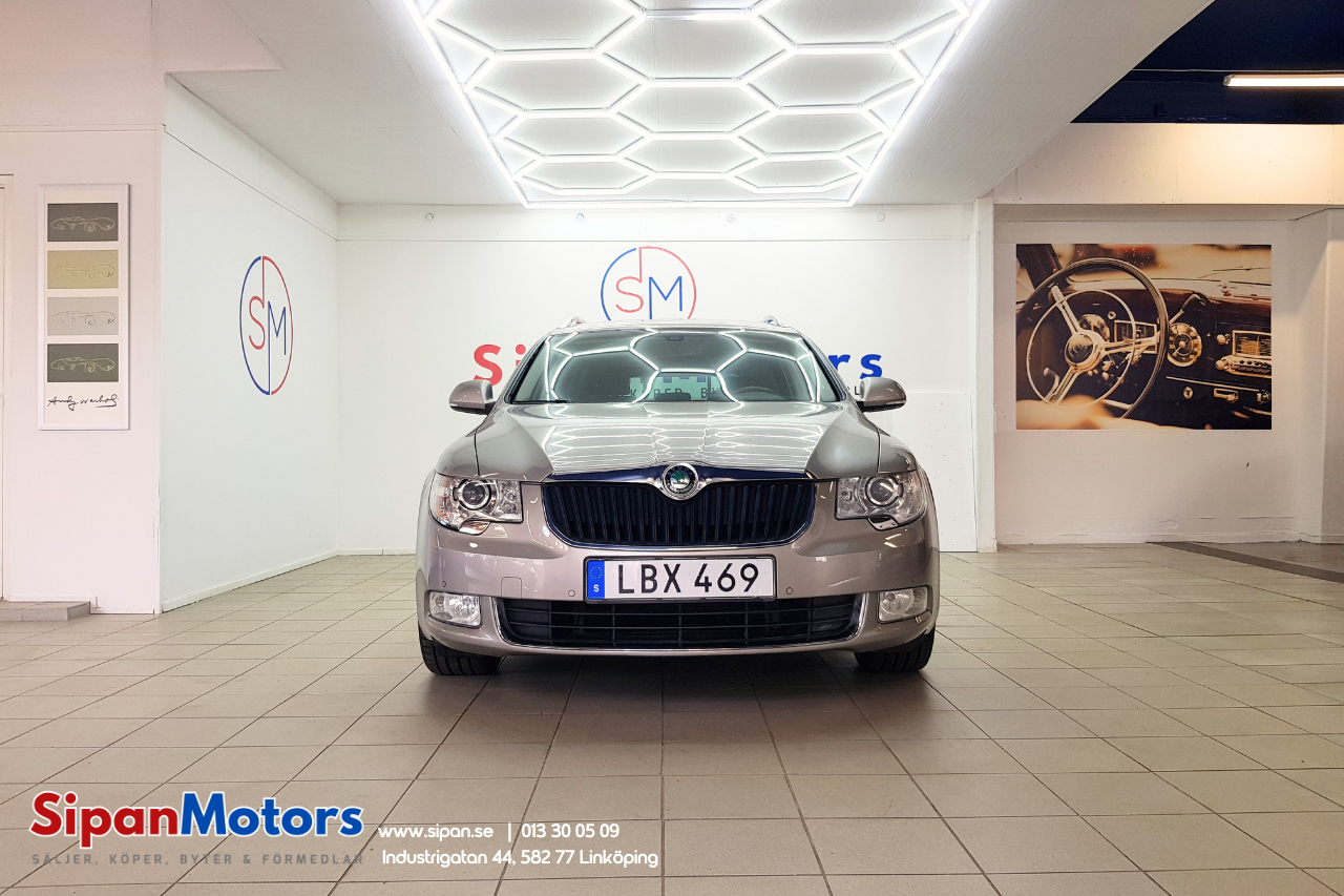 Skoda Superb 2011, bild 6/45