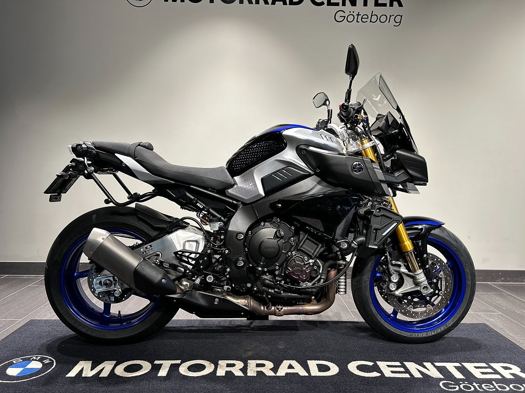 Yamaha MT-10 SP / Justerbara Fotpinnar & Regalge/ Sidoväskor / Hög ruta