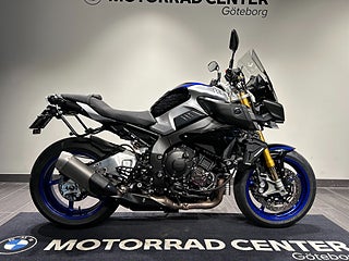 Yamaha MT-10 SP / Justerbara Fotpinnar & Regalge/ Sidoväskor / Hög ruta