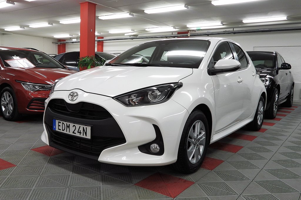 Toyota Yaris 1.5 VVT-i Active Kamera SoV hjul MoK värmare Euro 6