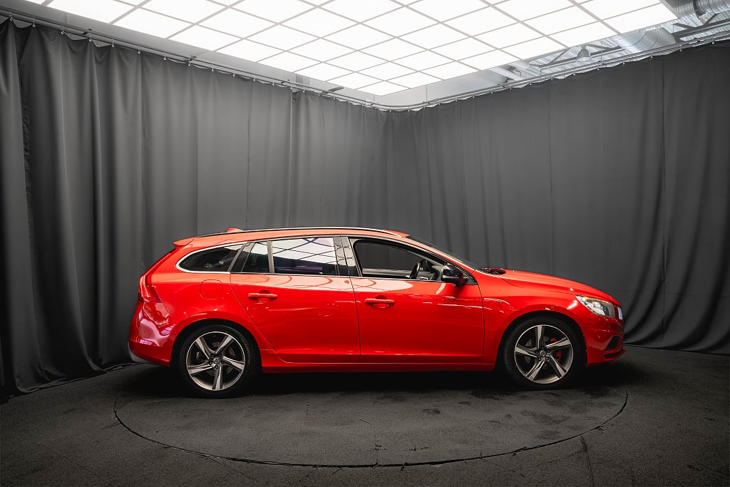 Volvo V60 D3 R-Design LÄDER D-VÄRM ELSTOL BLIS ADAPTIV-FART
