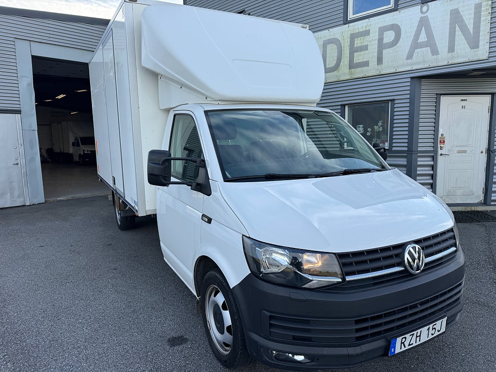 Volkswagen Transporter T6 På Byggt Skåp Baklyft Aut 150 HK 