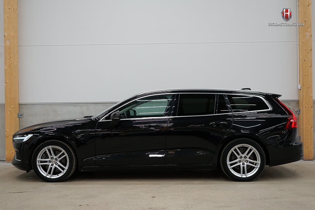 Volvo V60 Recharge T6 AWD Core Drag P-värme Kamera Carplay MOMS