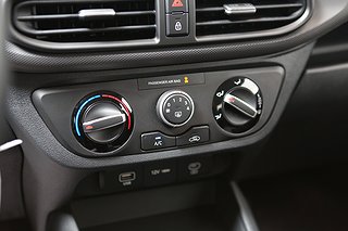 Halvkombi Hyundai i10 18 av 22