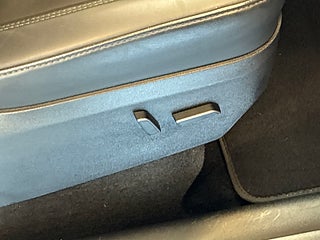 Tesla Model Y Performance S&V/Drag/Pano/Värmepump/Ljusramp/Elstolar – bild 17