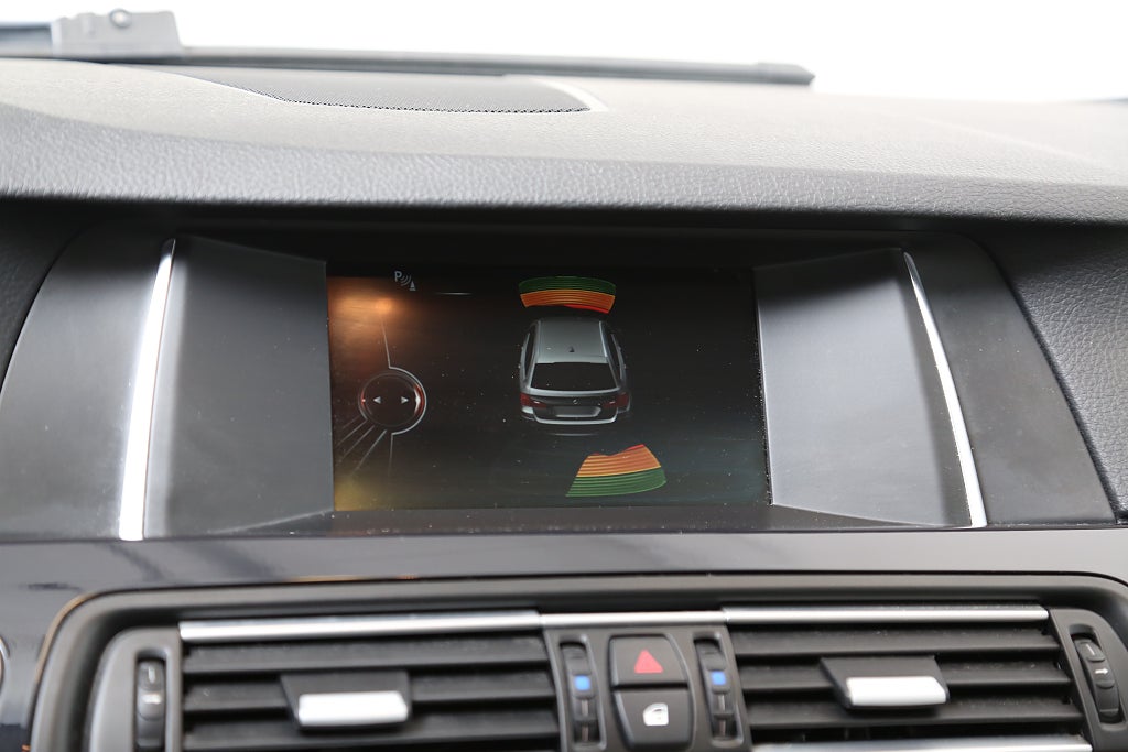 BMW 520d xDrive 190hk Touring Aut Panorama l 19" l Dieselvärmare 2017