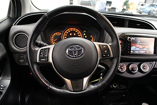 Halvkombi Toyota Yaris 10 av 19