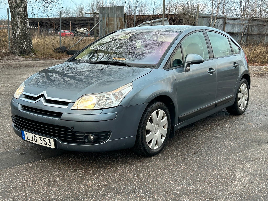 Citroën C4 1.6 HDiF AUTOMAT MOTORVÄRMARE DRAGKROK NYSERVAD