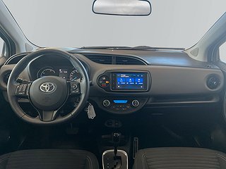 Toyota Yaris Hybrid Active S&V-hjul/Carplay/Kamera/M&K-värm