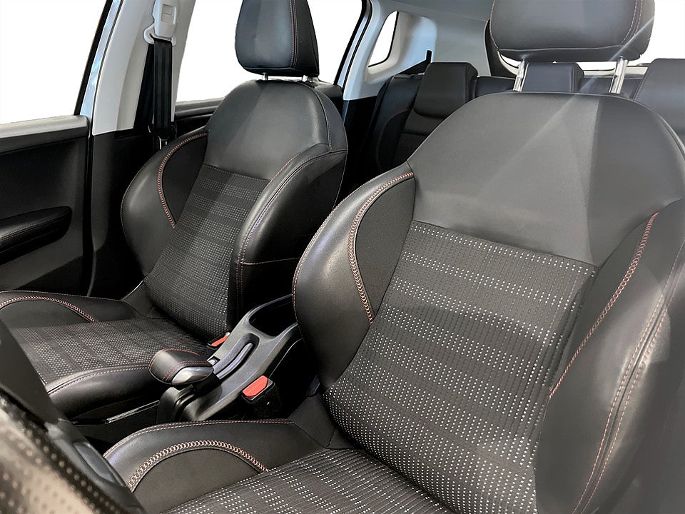 Bild på Peugeot 2008 GT-Line 1.2 PT 130hk Aut PANO BACKSENSORER