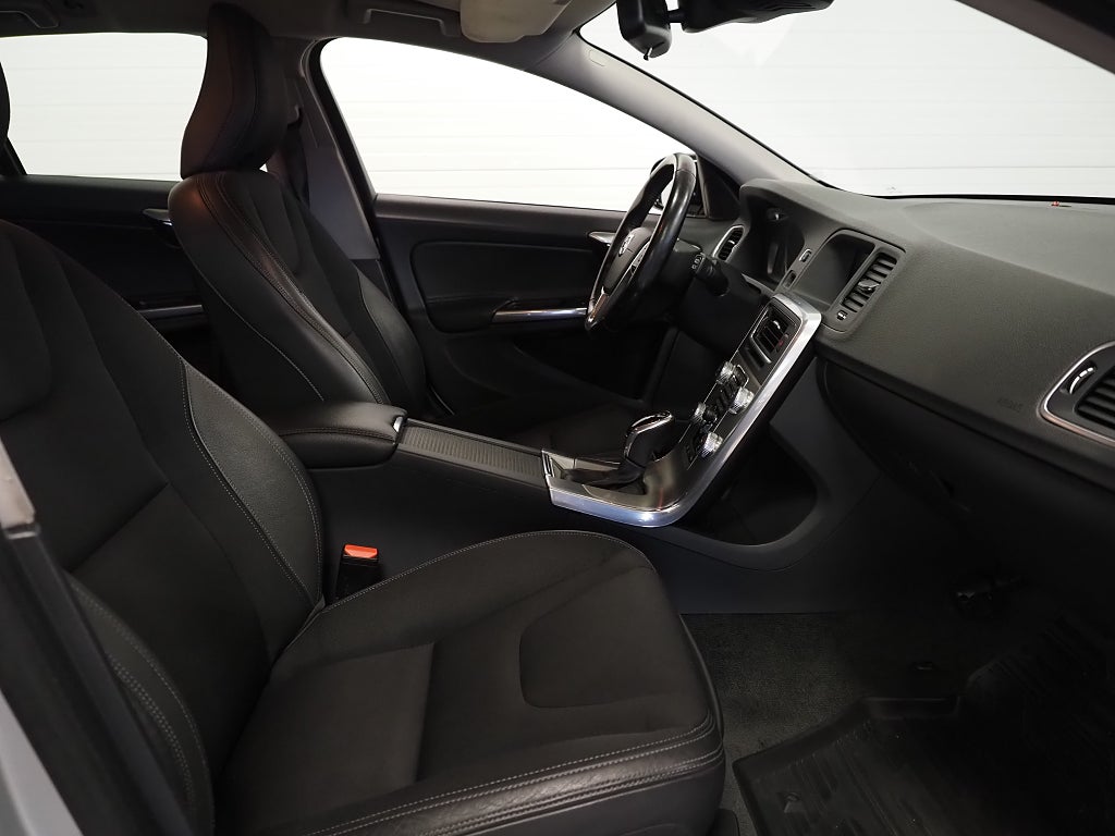 Volvo V60 Cross Country D4 AWD 190hk Momentum | D-värm | Kamrem bytt | 2016