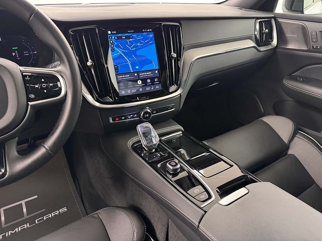 Volvo V60 T6 Plug-In Hybrid AWD Ultra Dark Pano H&K MOMS Fullutr bild 4
