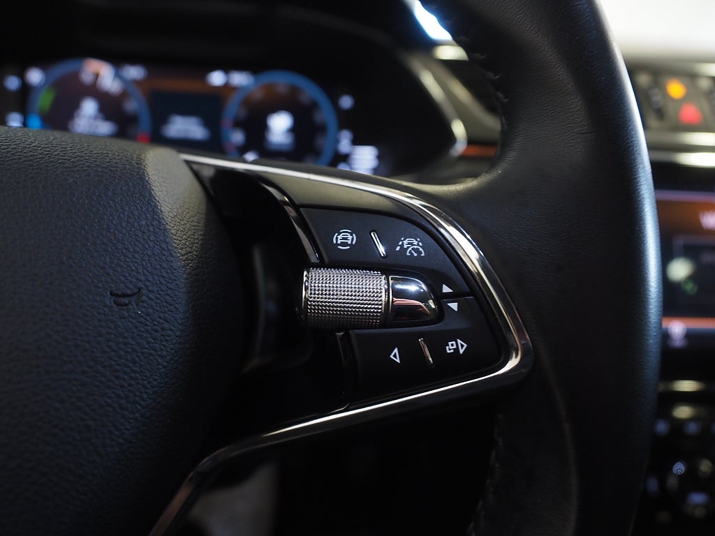 Skoda Superb iV 1.4 TSI iV 218hk Style | Drag | Värmare | Cockpit | 2023