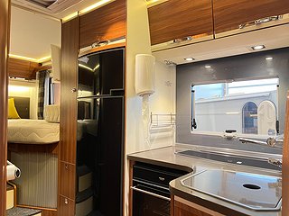 Husbil-halvintegrerad Adria MATRIX SUPREME M 687 SL 16 av 36