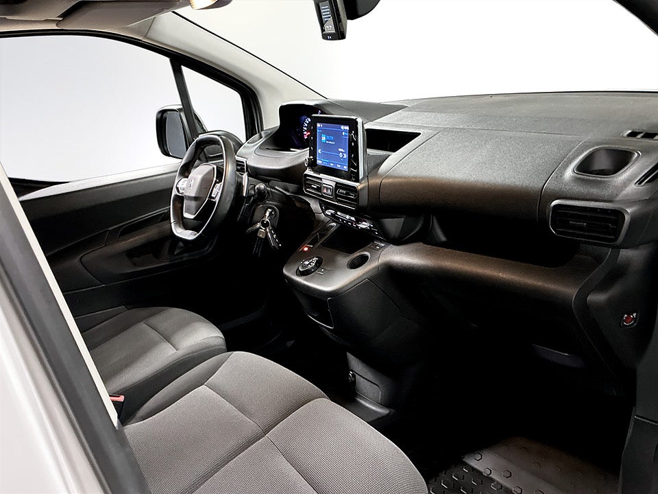 Bild på Peugeot Partner PRO+ L1 BHDi 130 Aut - WEBASTO, DRAG, BACKKAMERA