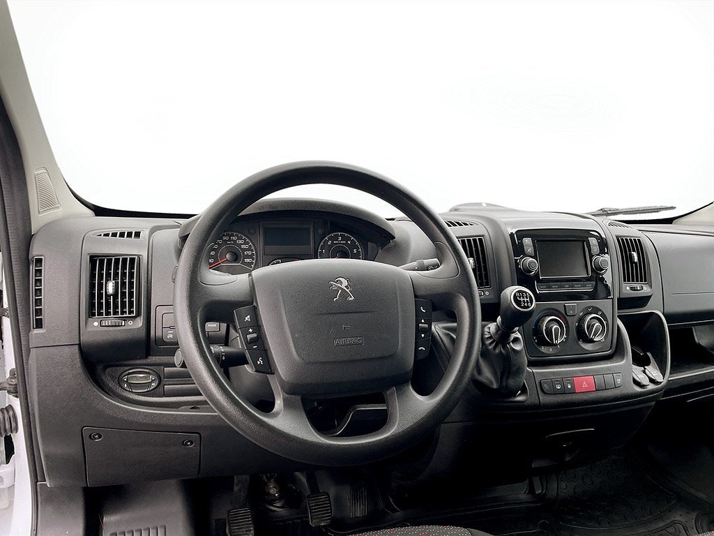 Bild på Peugeot Boxer PRO+ 335 2.2 BHDi 145hk L3H2 - DRAG, B-KAMERA