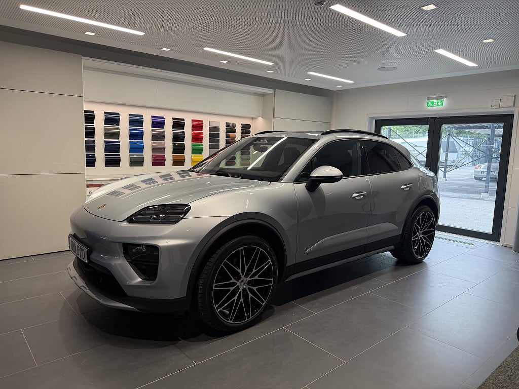 Porsche Macan 4 / Panoramatak / 408HK