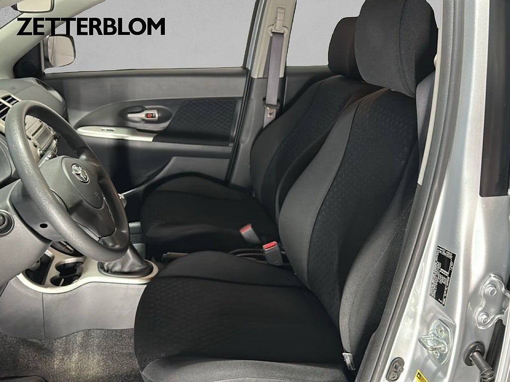 SUV Toyota Urban Cruiser 7 av 16