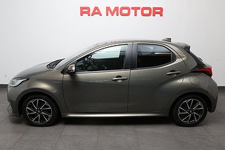 Halvkombi Toyota Yaris 3 av 22