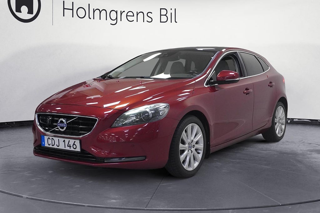 Volvo V40 D2 Summum Pano B-Kam Adaptiv F-Hållare Drag 115hk | Ränta 3,95%