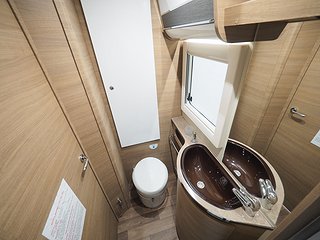Husbil-halvintegrerad Elnagh T-loft 531 21 av 26