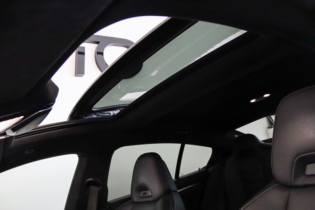 BMW M850i xDrive Gran Coupe B&W Kolfiber Panorama Soft Close