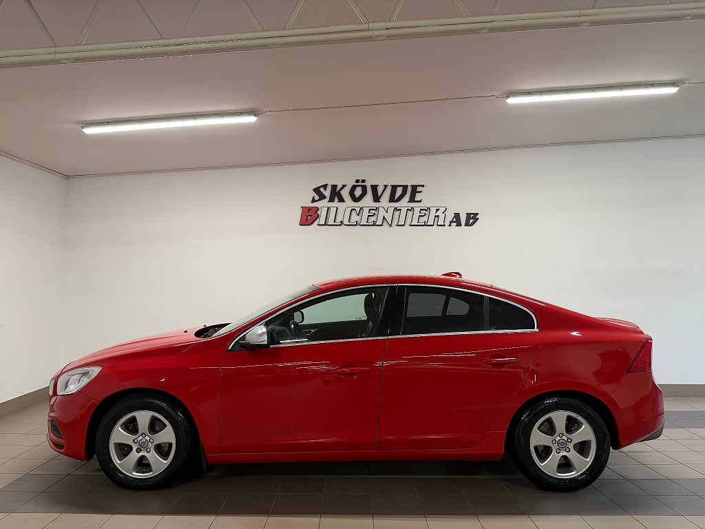 Volvo S60 T3 R-Design/Nyservad/6-VXL/Skinn/Drag/Xenon/Finans