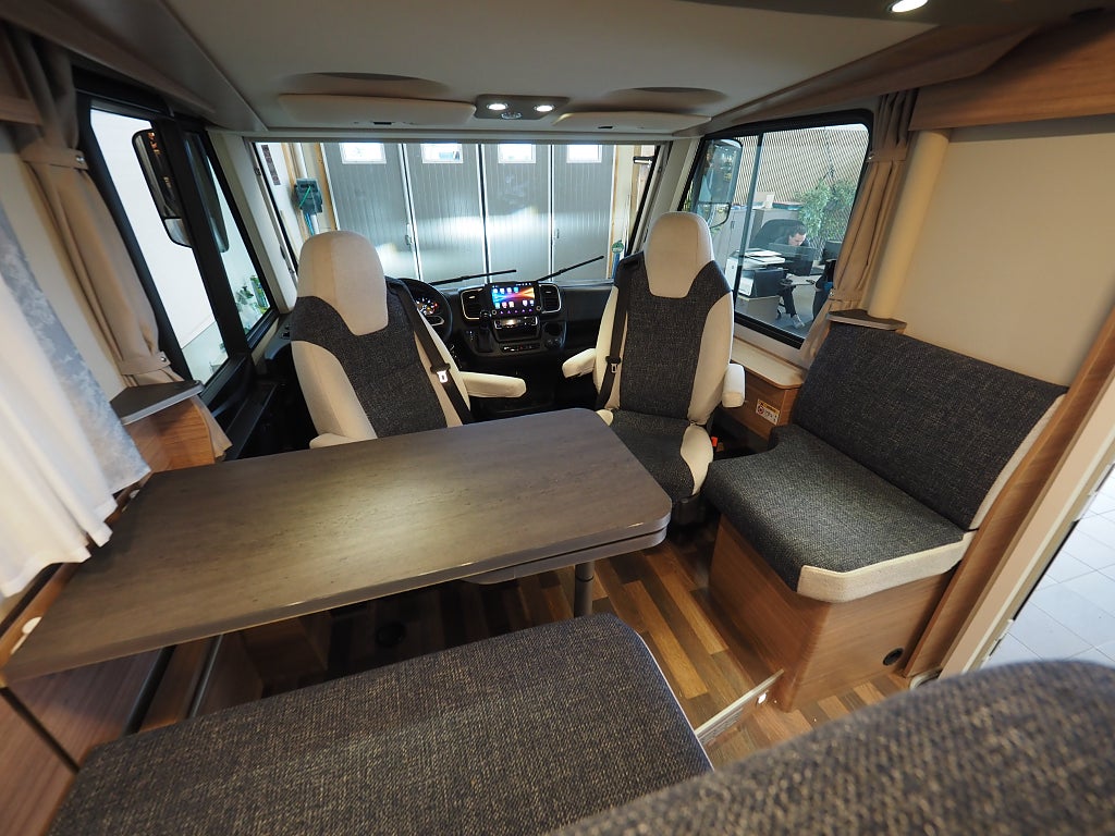 Weinsberg CaraCore 700 MEG Aut 3500kg