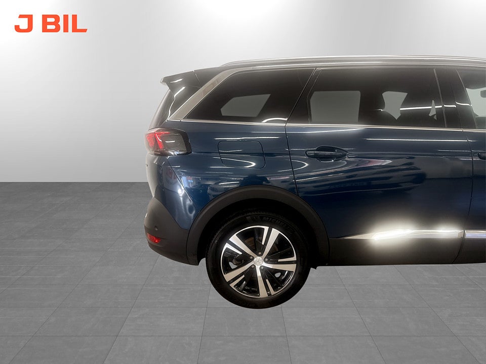 Bild på Peugeot 5008 GT 1.2 PT 130hk Aut 7-SITS B-KAMERA CARPLAY