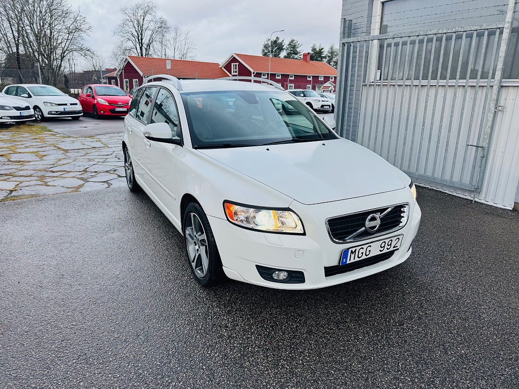 Volvo V50 D2 115HK MOMEMTUM / DRAG / VÄRMARE