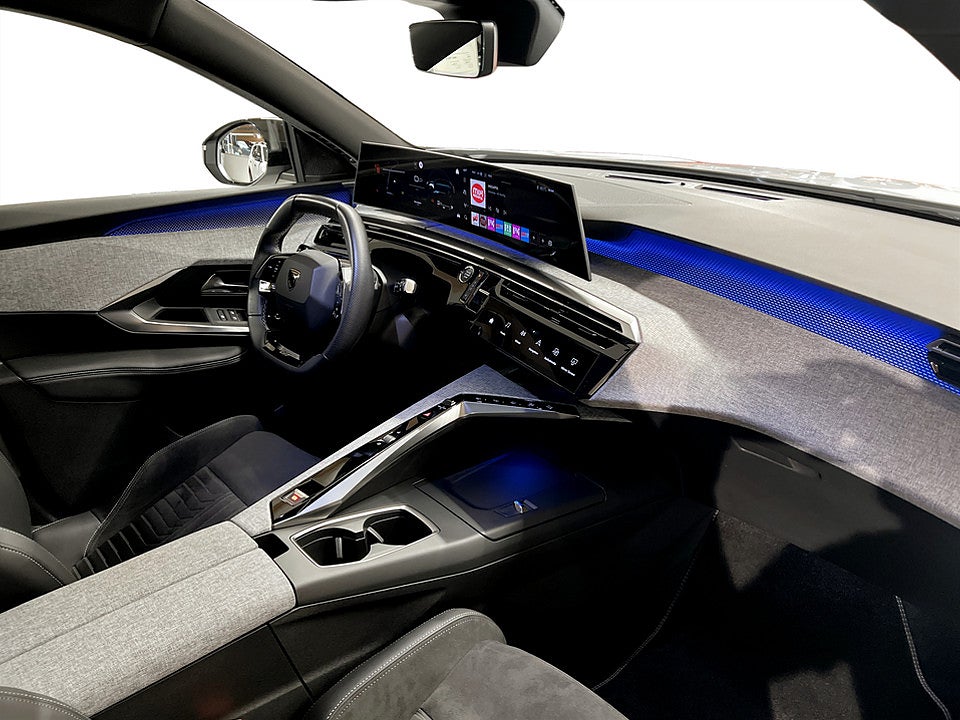 Bild på Peugeot 5008 GT Hybrid 145hk Aut 7-SITS B-KAMERA
