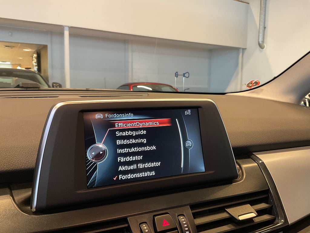 BMW 218i 2017 - miniatyr 10