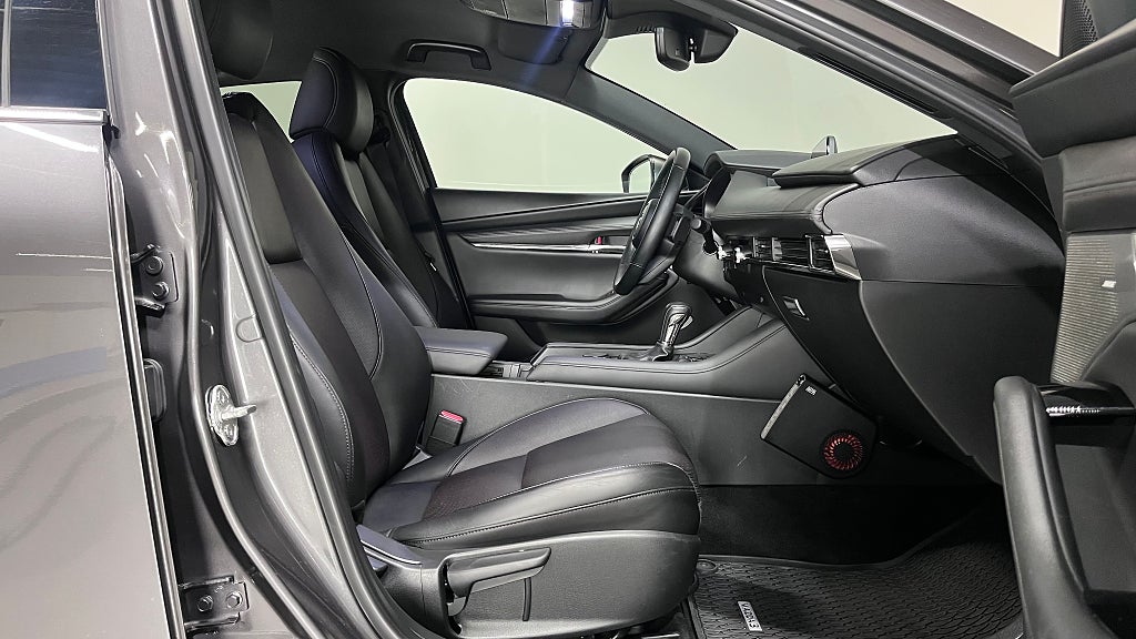 Mazda 3 COSMO 2.0 SKYACTIV-G | V-Hjul & M-Värm | BOSE, 360, HuD